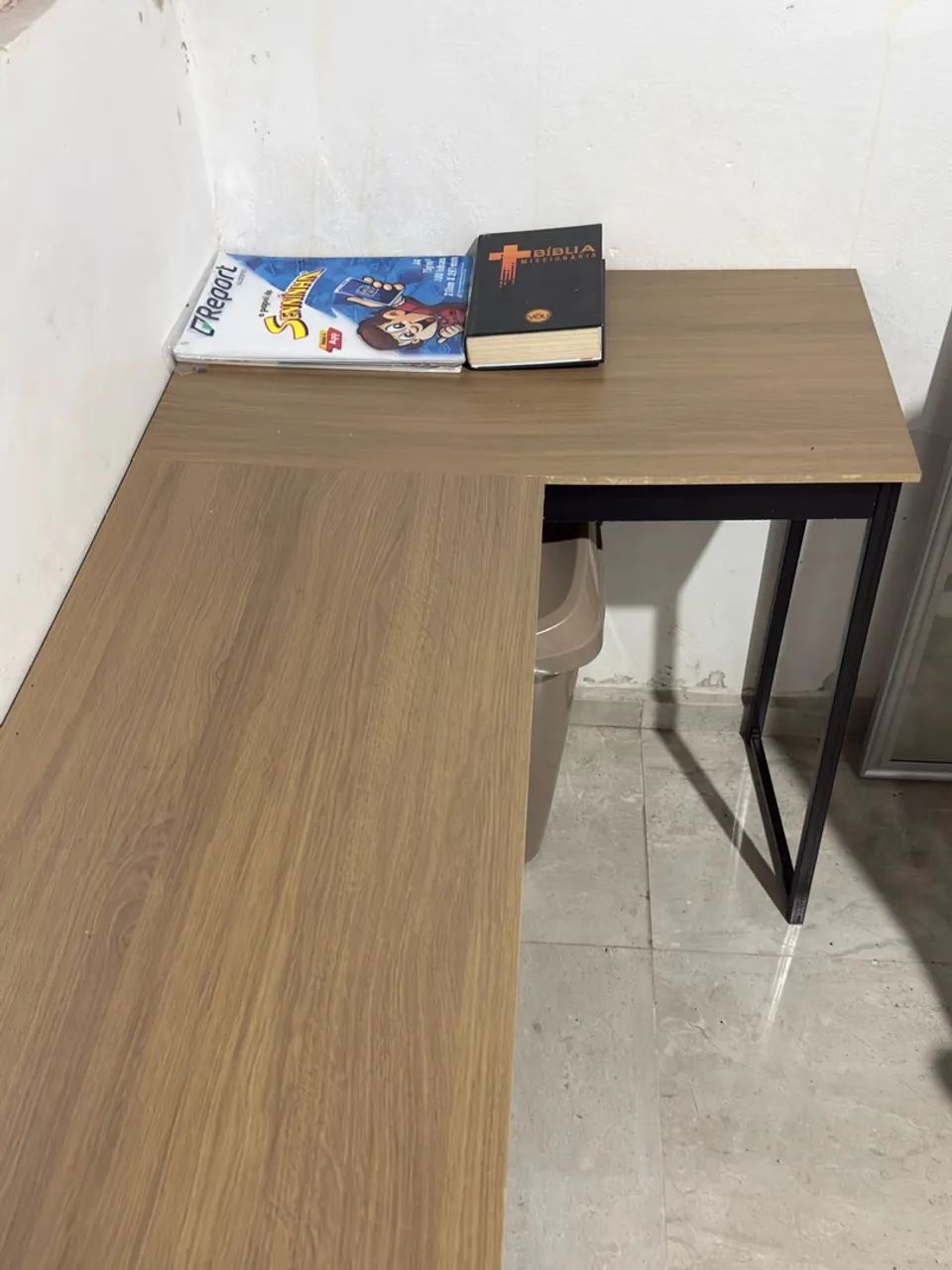 Mesa escrivaninha em L 