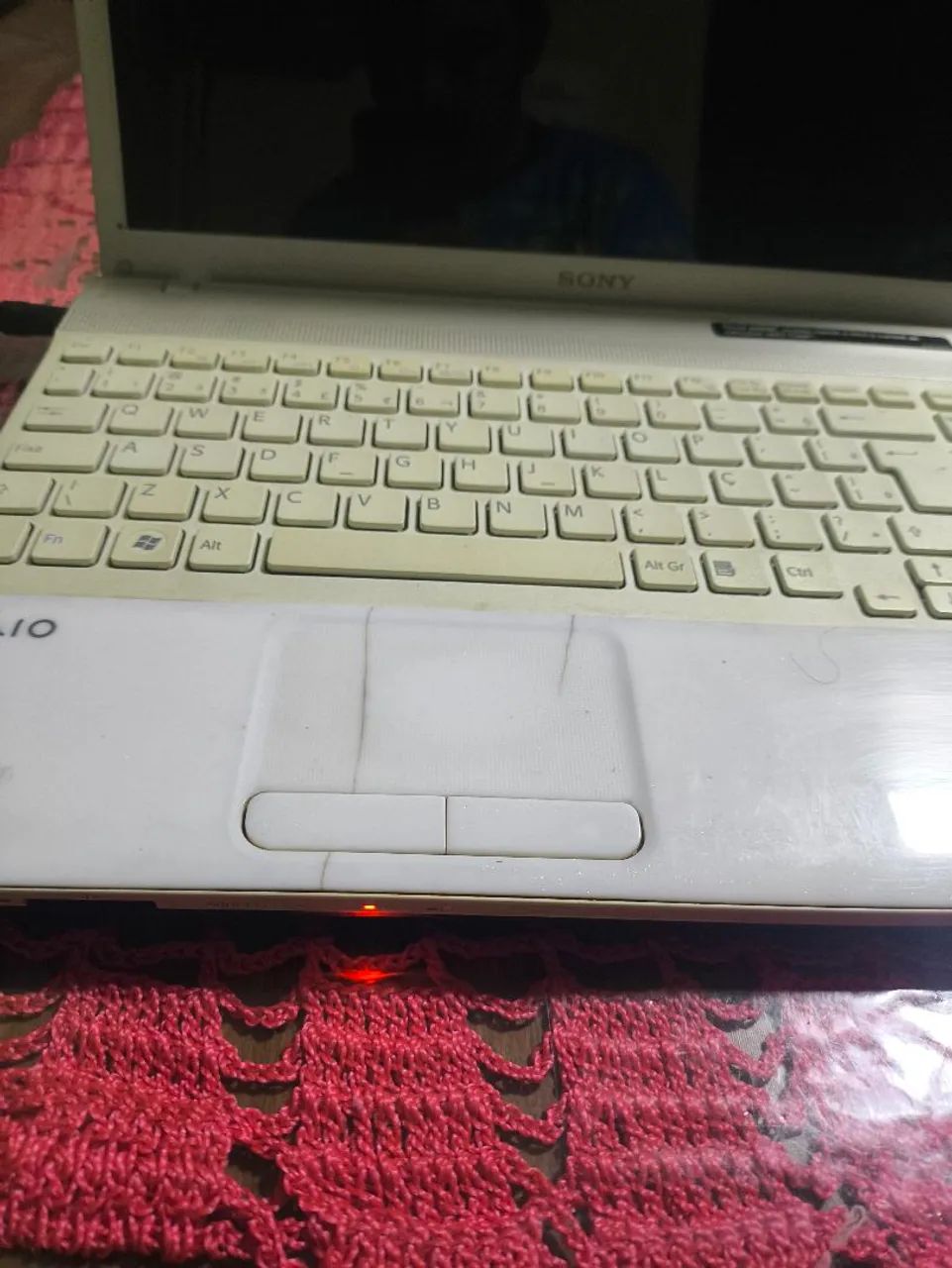 Notebook Sony vaio branco liga mas. Não dá imagem e pra retirar