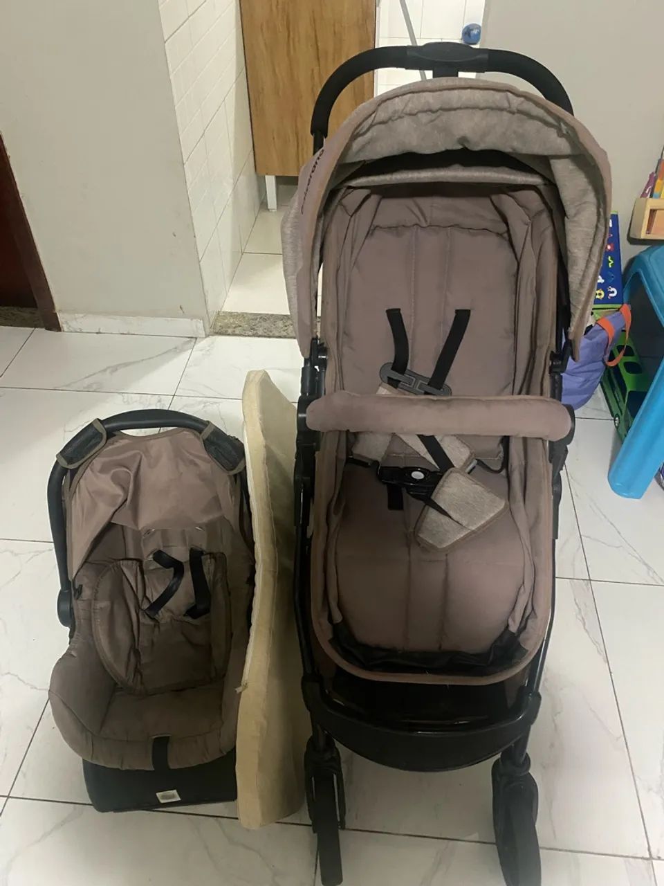Carrinho com bebê conforto - Foto 2