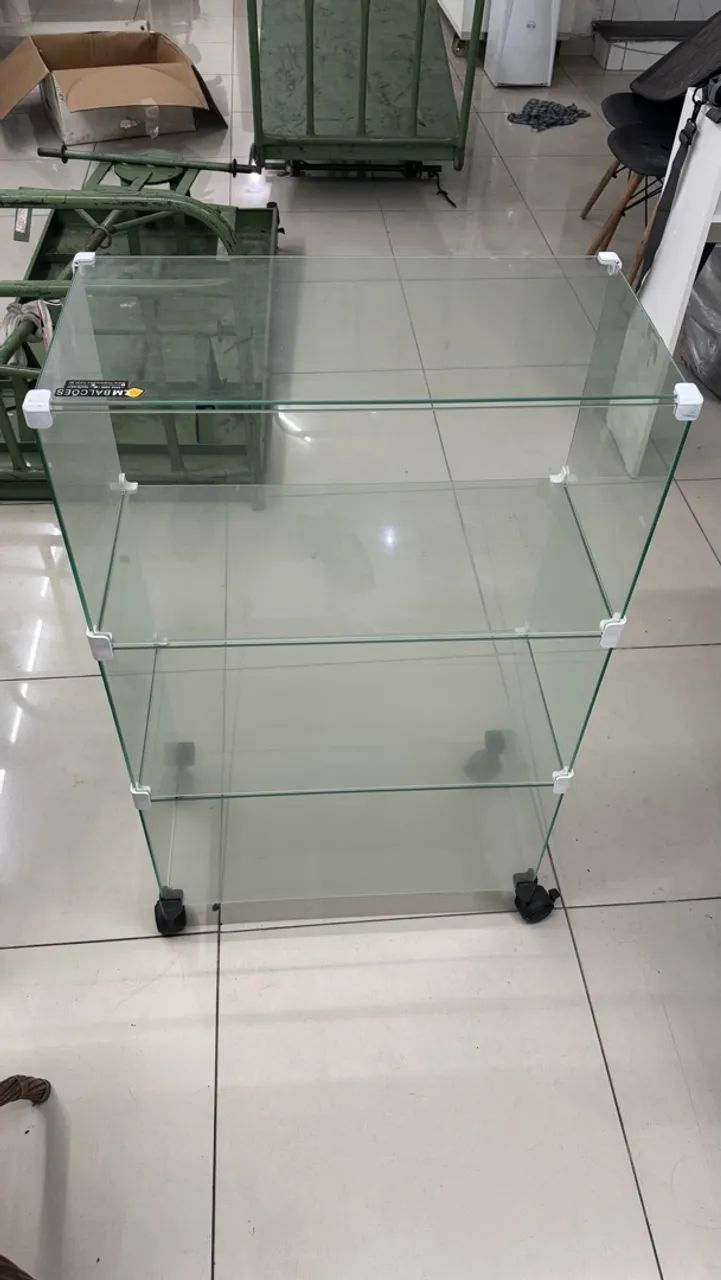 BALCÃO DE VIDRO COM RODÍZIOS RODINHAS COM TRAVAS. - Foto 2