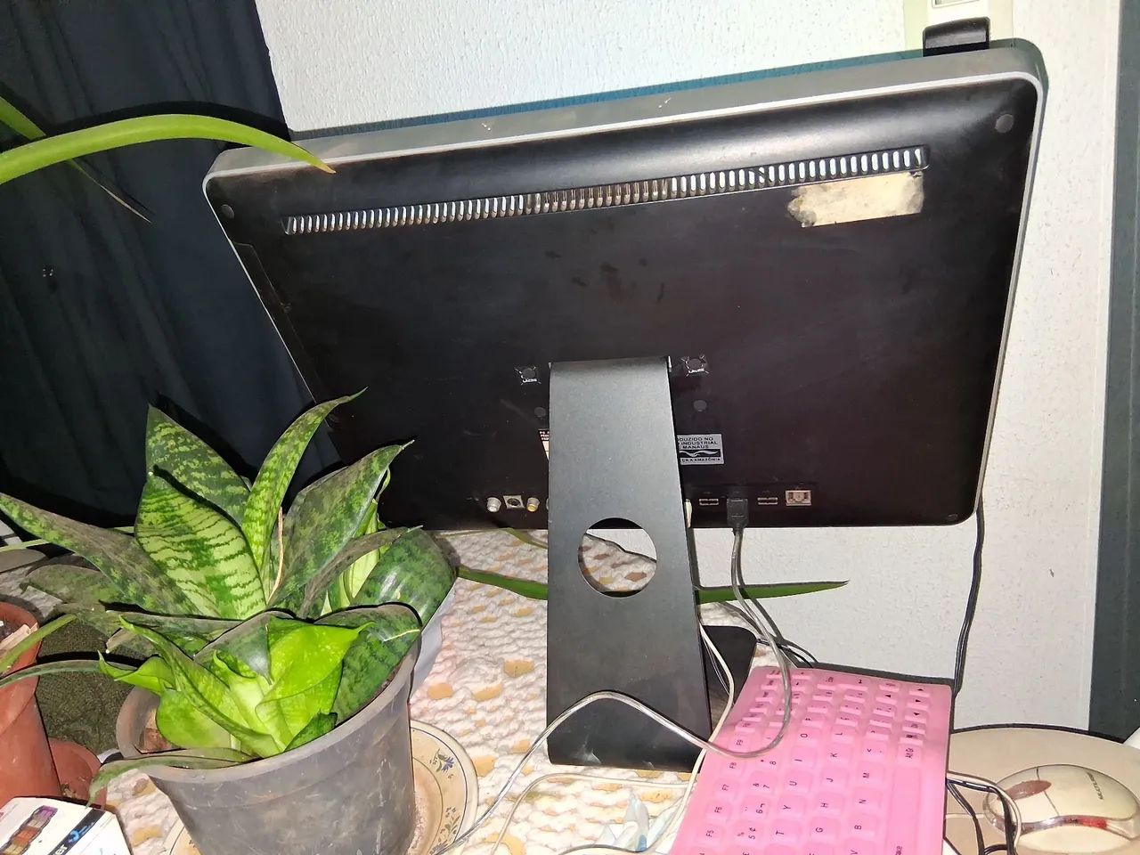 Computador de mesa compacto 