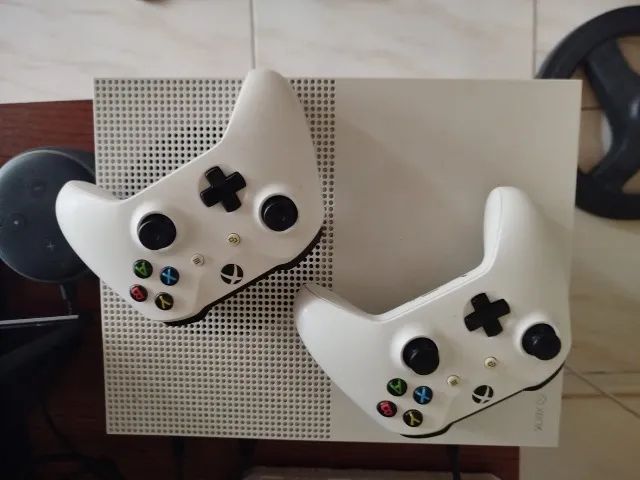 Xbox one S conservado, com dois controles.  - Foto 4
