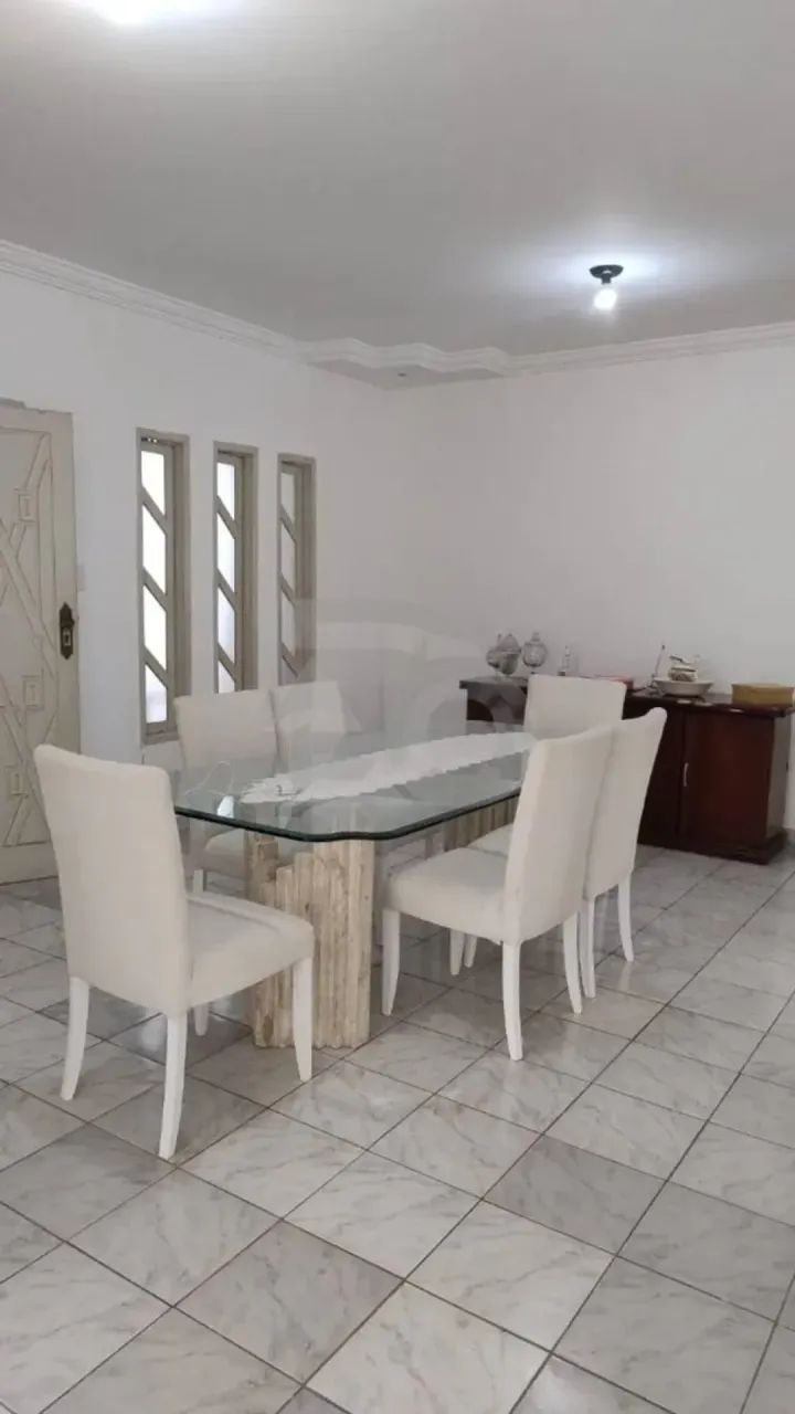Casa Ampla na Coroa do Meio com 5 Quartos, 2 Suítes e Terreno 12x50