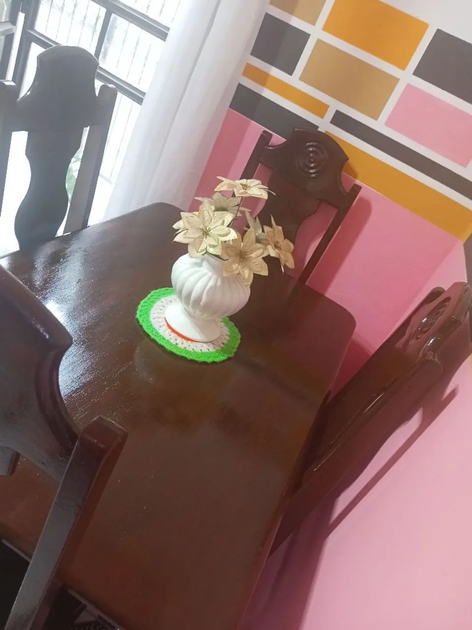 Mesa de jantar de madeira pura. - Foto 4