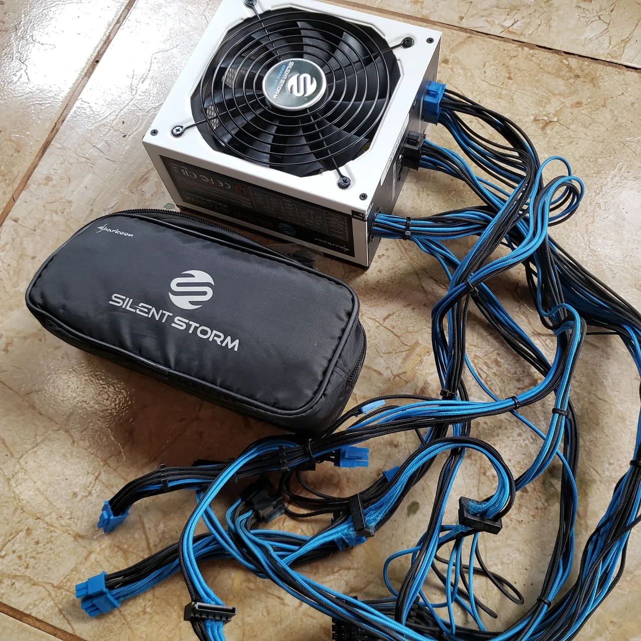 Fonte Sharkoon SilentStorm 650w Semi-Modular 80 plus bronze