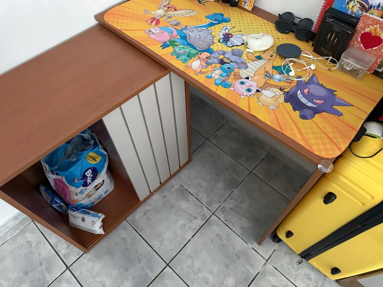 Escrivaninha modular com cadeira de escritório 