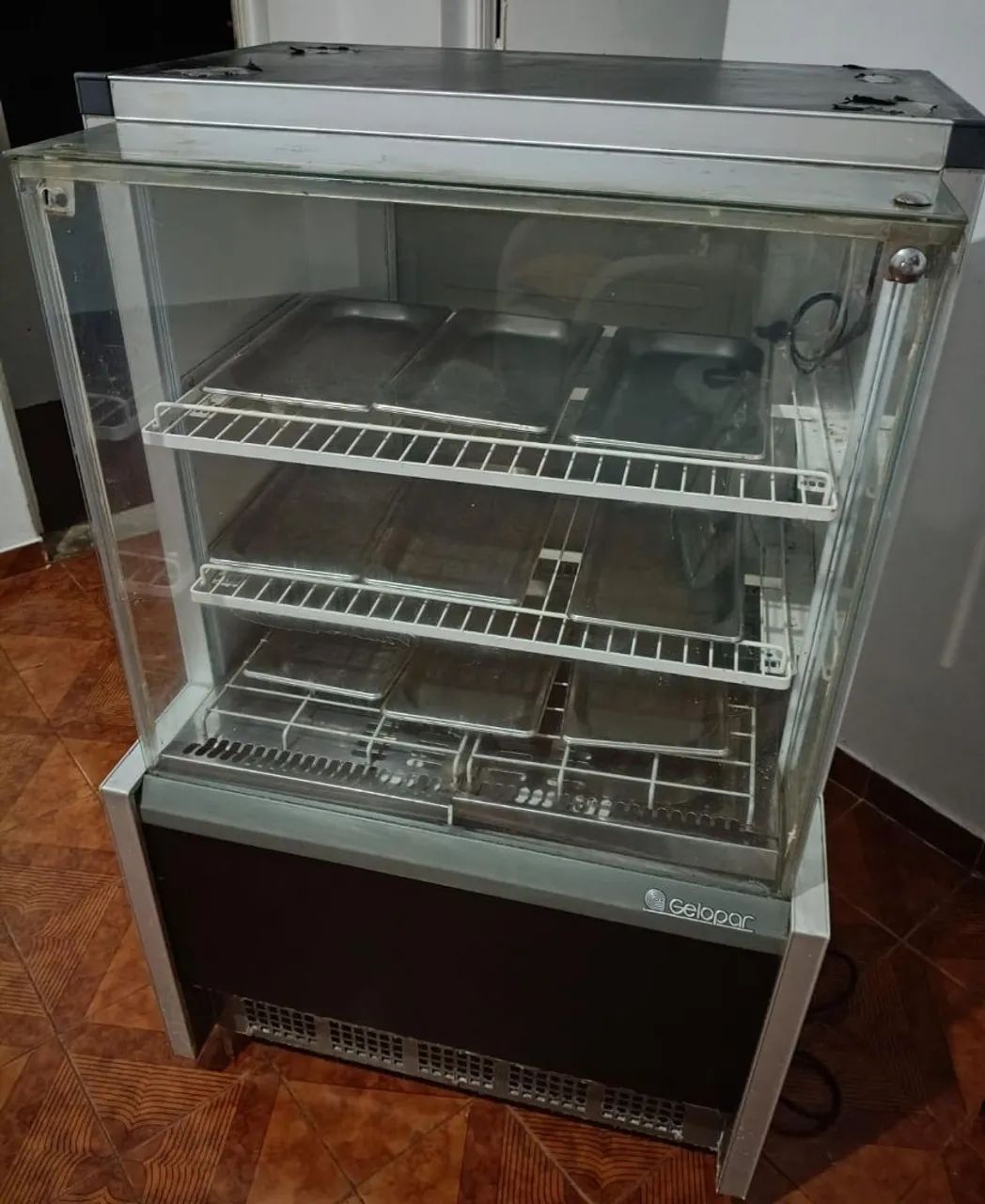 Vitrine de lanchonete aquecida Gelopar