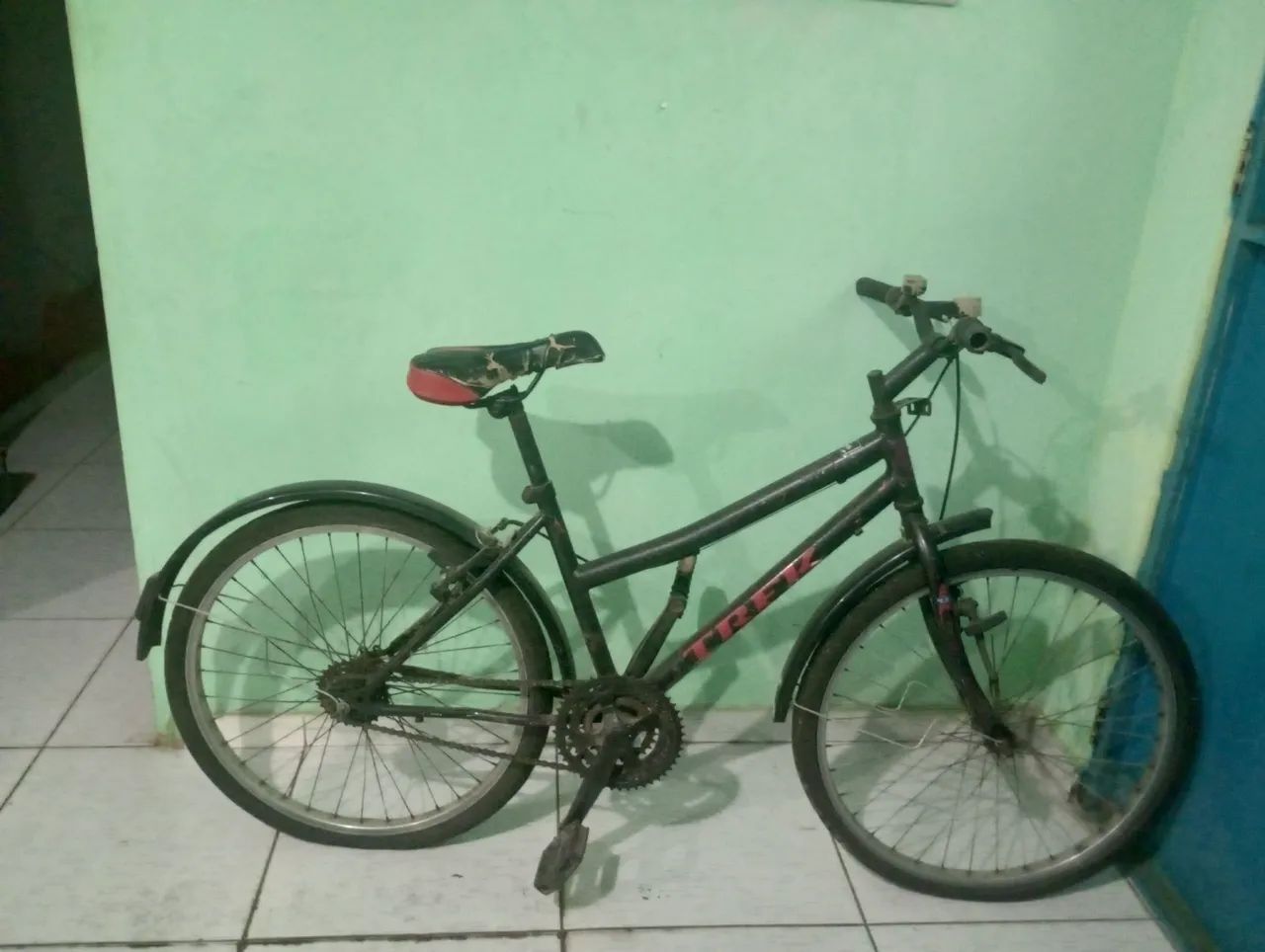 Cama de madeira com colchão+bicicleta, .700R$ .Retirada B.Caimbé . - Foto 3