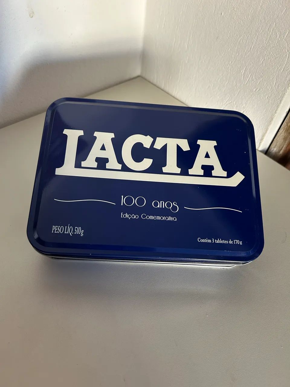 Lata comemorativa Lacta 100 anos