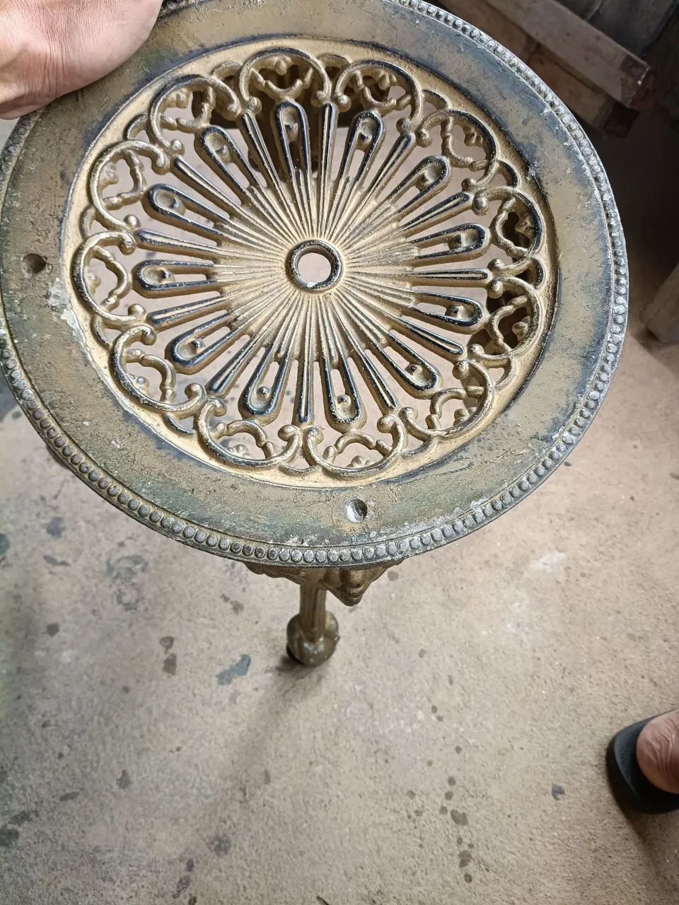 Banqueta Colonial Antiga em Metal Resistente  - Foto 4