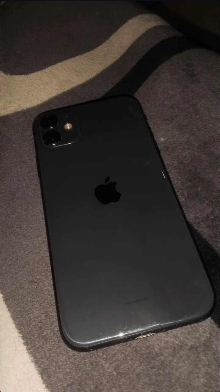 Celular iPhone 11 em perfeito estado, 