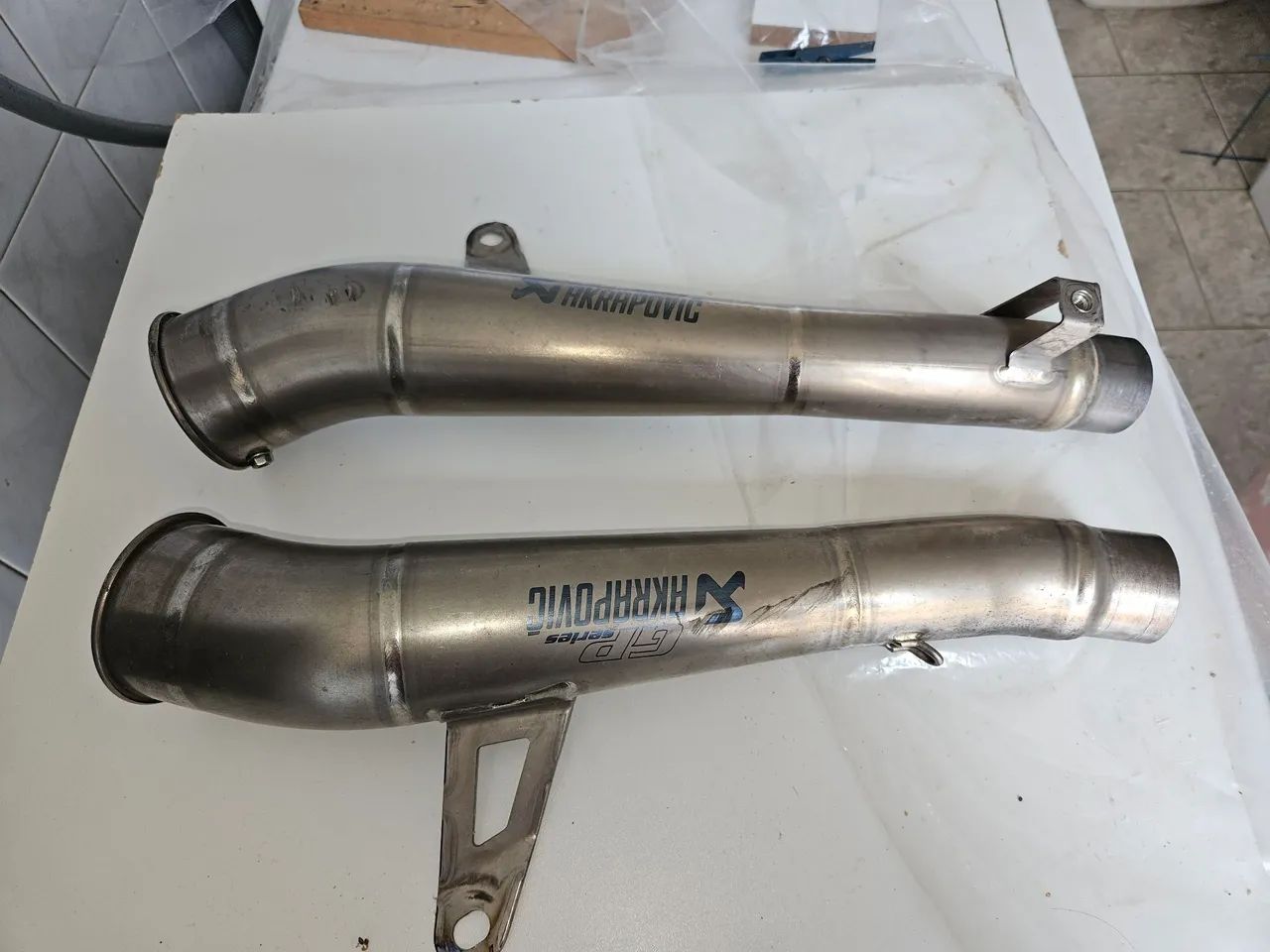Akrapovic duas cornetas  - Foto 4