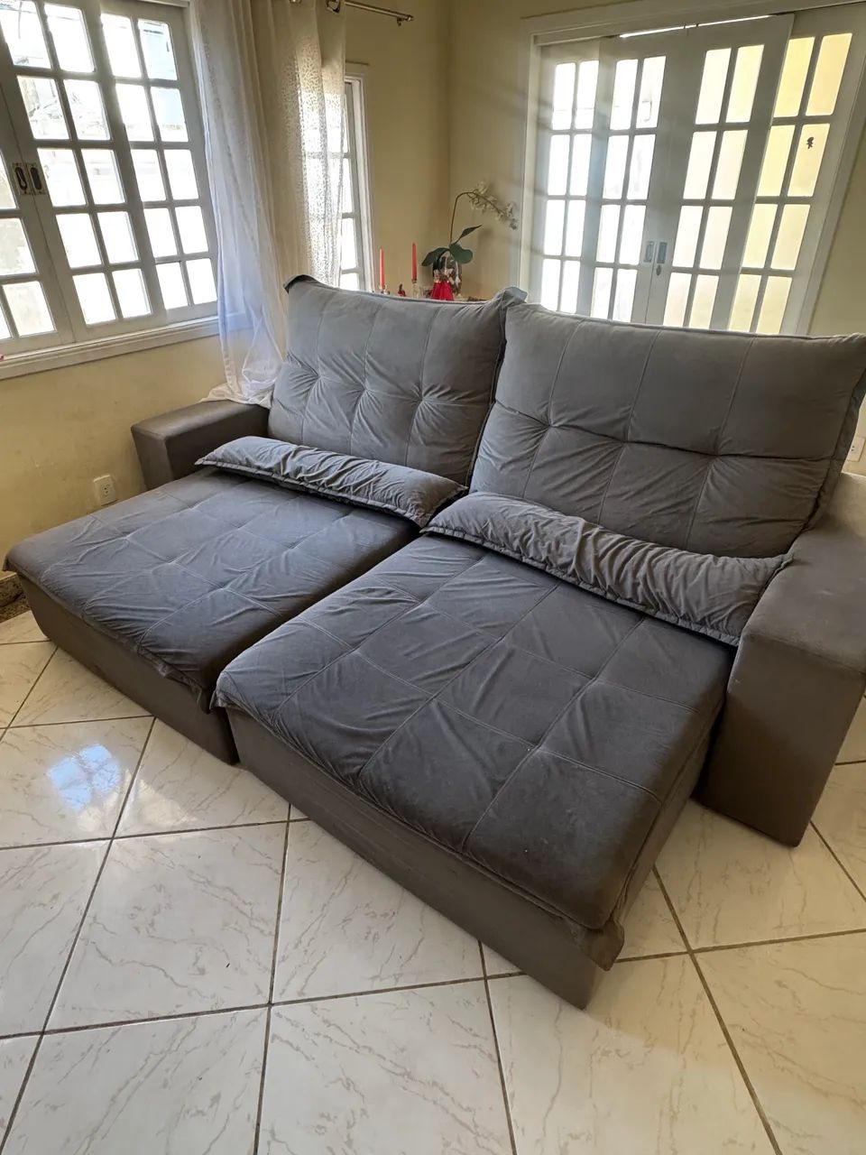 Retractable and Reclining Sofa – Very Comfortable