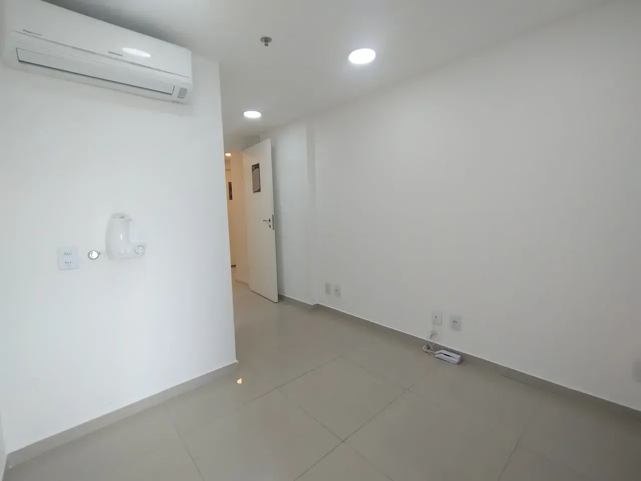 Sala comercial | 21m² | Reformada | Pilares, Zona Norte - RJ