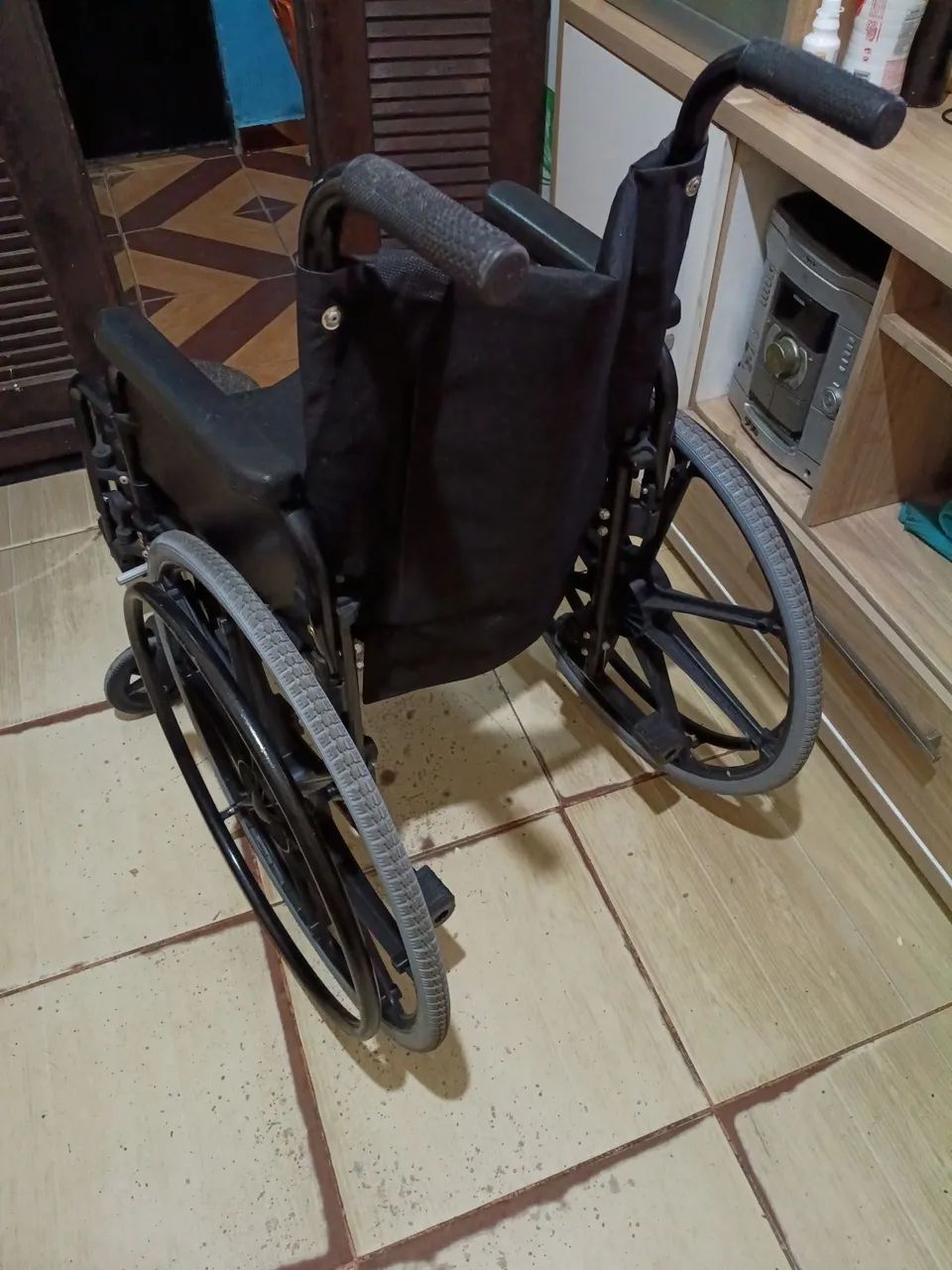 Vendo cadeira de rodas  - Foto 2