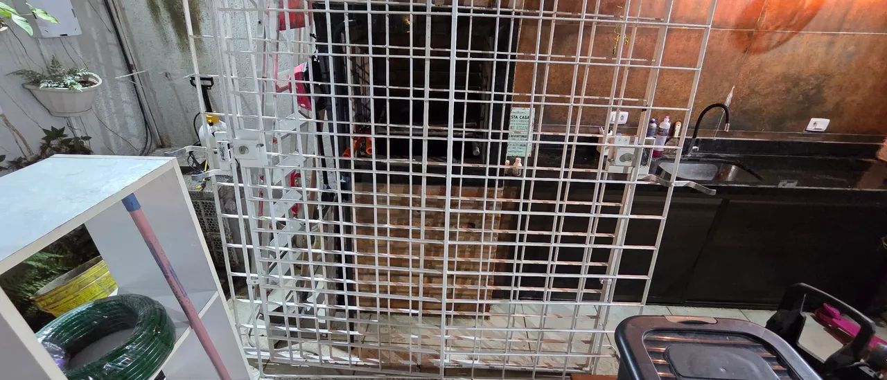 Vendo duas Grades 1,85 X 2,15 - Foto 2