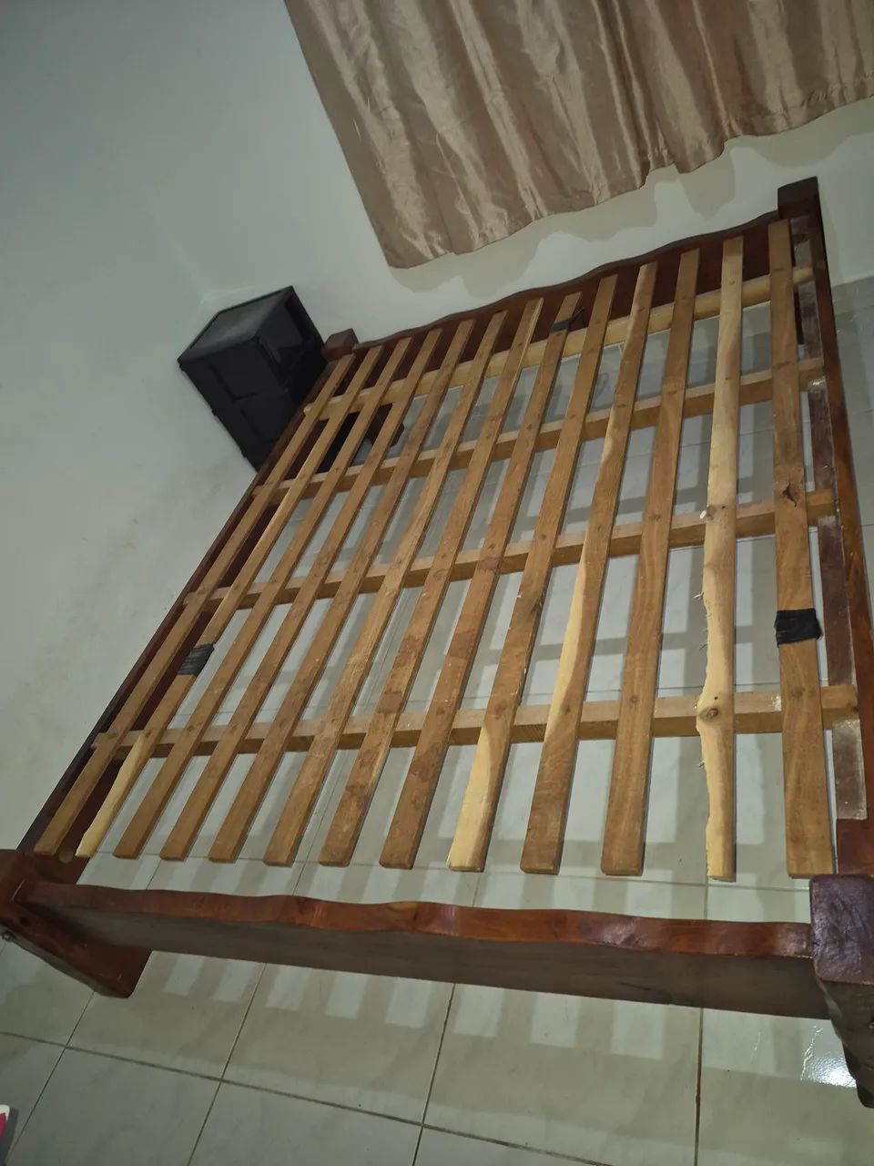 Cama em madeira com colchão  - Foto 3