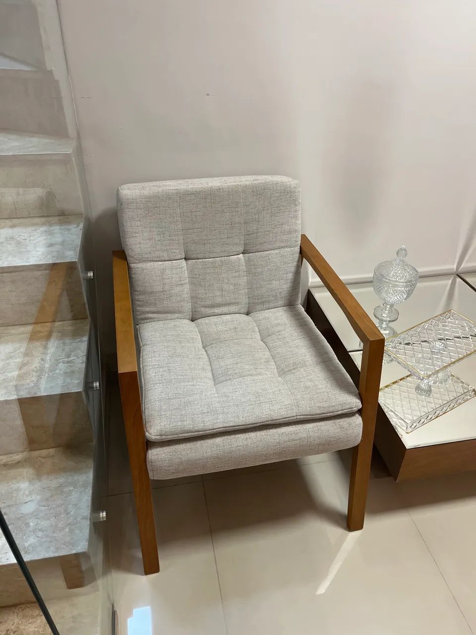 Vendo Mesa de centro e 2 poltronas da Luciana móveis  - Foto 2
