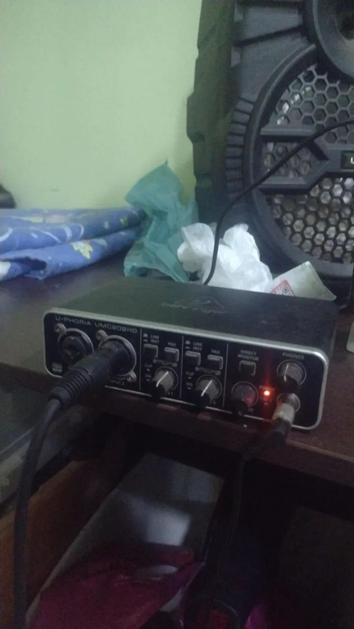 Interface de áudio Behringer UMC202HD