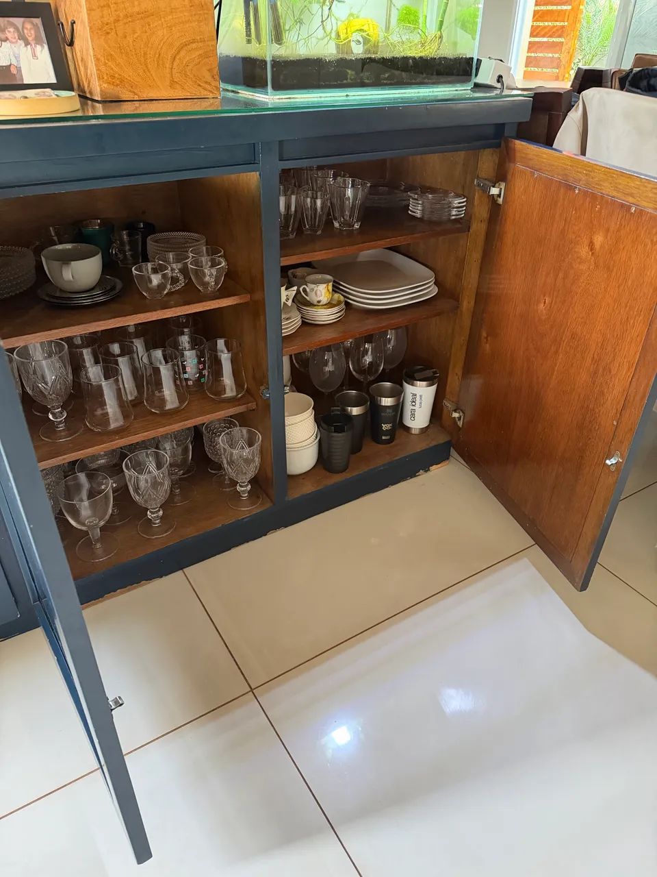 Buffet em madeira maciça com espelhos  - Foto 2