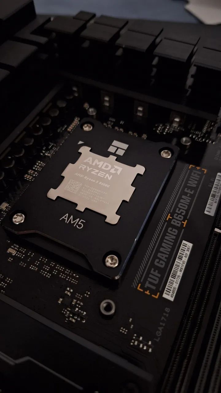 RYZEN 7 8700G NA CAIXA COM COOLER BOX 