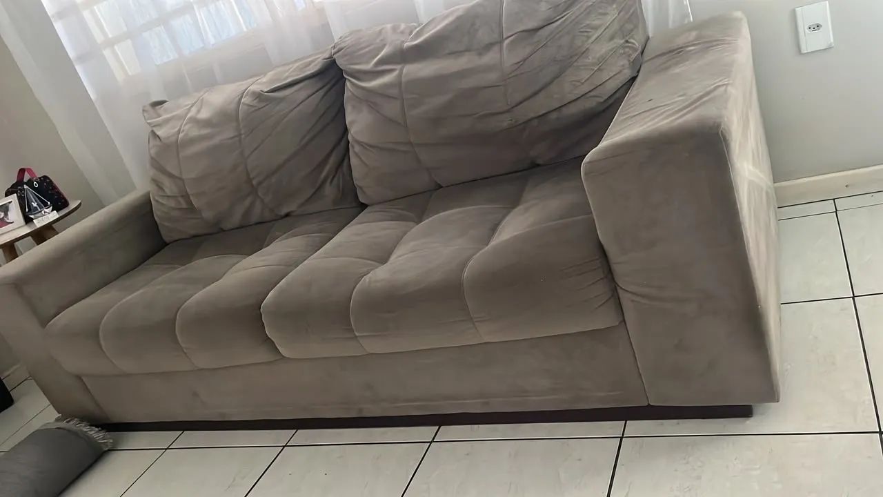 Sofá suéter 3 lugares, em bom estado 