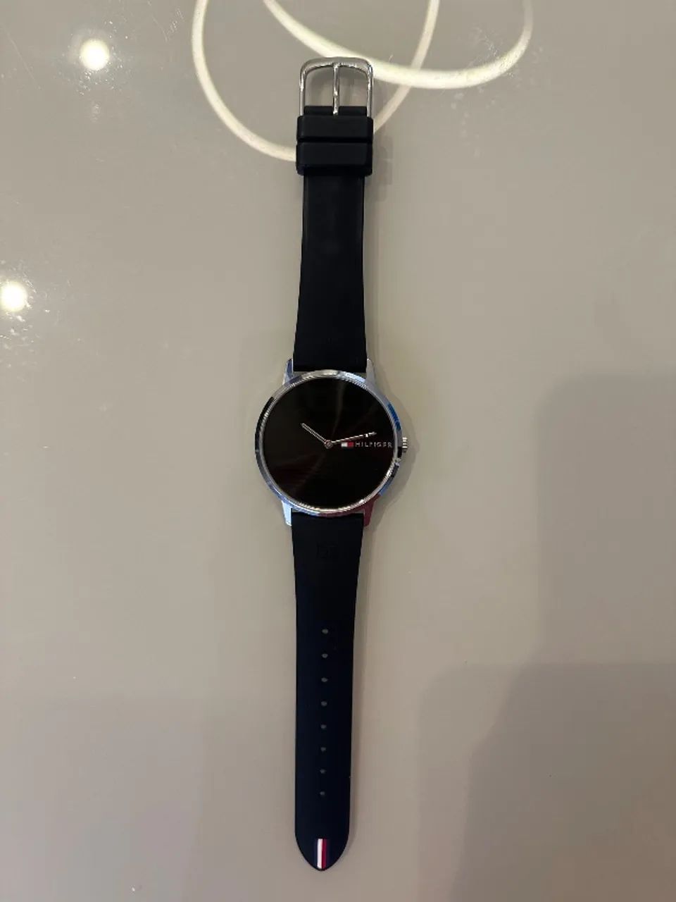 Relógio Tommy Hilfiger Minimalist Black & Silver - Foto 2