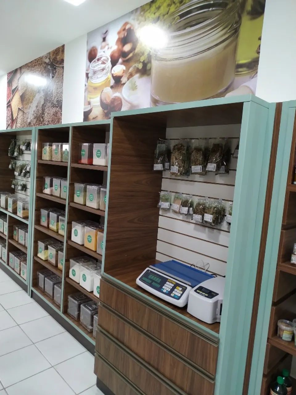 Prateleira+balcão para comercio material MDF maciço de boa qualidade