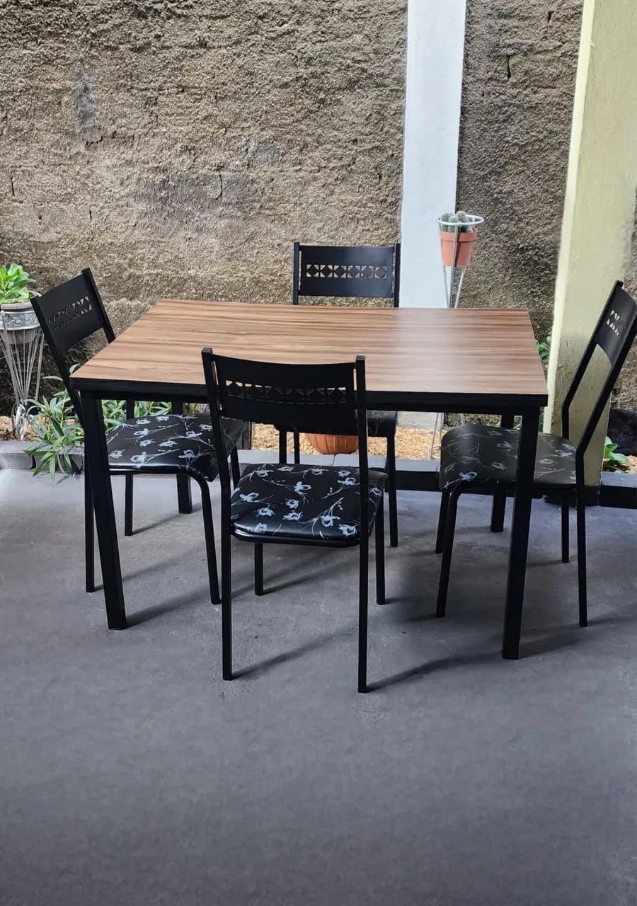 Mesa de 4 cadeiras 