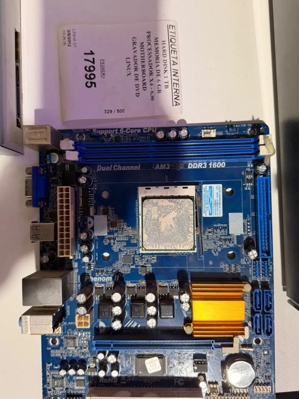 Placa-mãe - Plataforma AMD AM3, com 2 slots para memória DDR3
