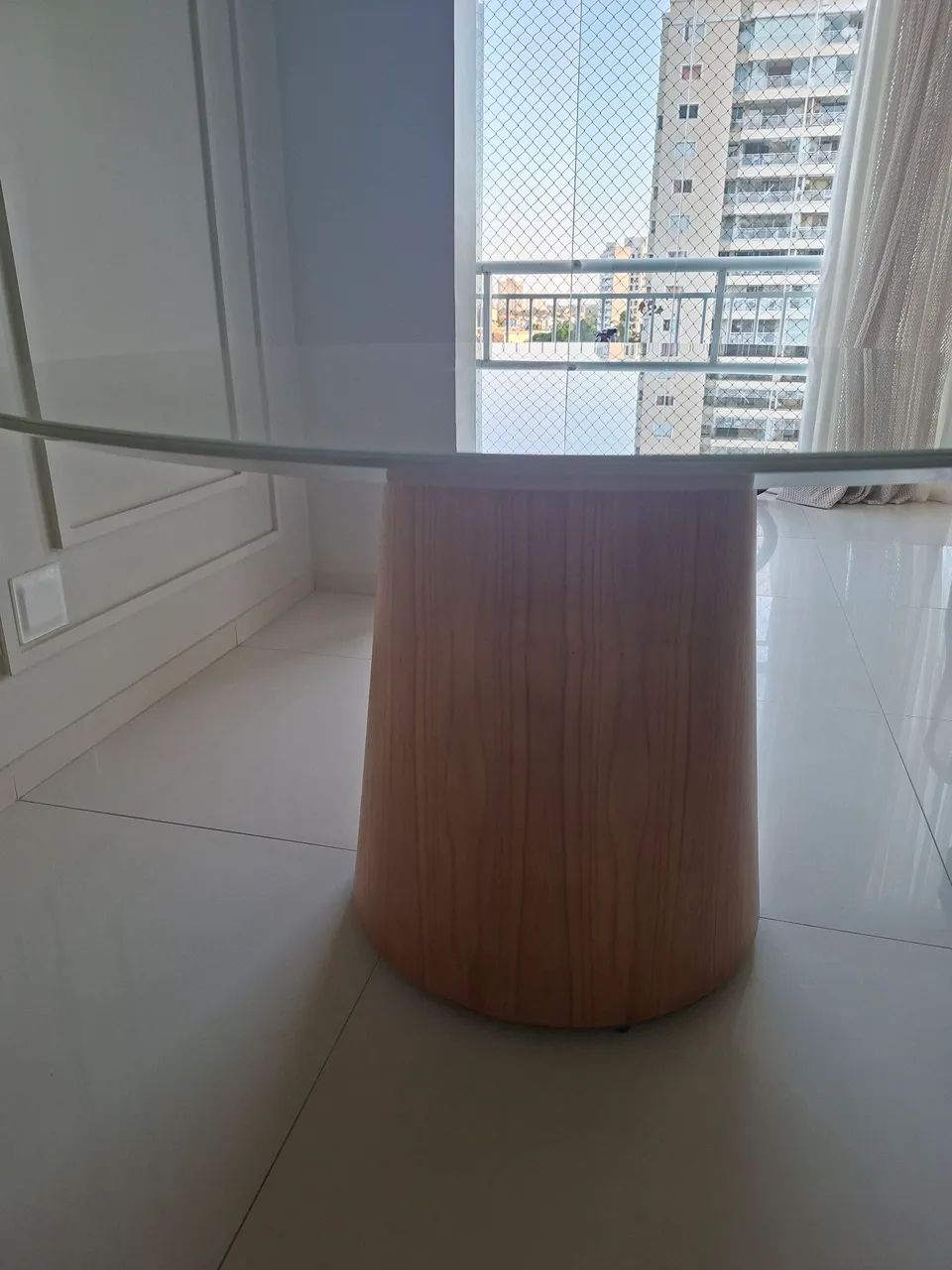 Mesa de Jantar redonda tampo de vidro semi nova.  - Foto 3
