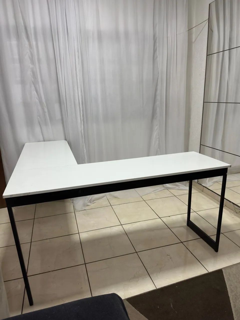 Mesa de escritório em L