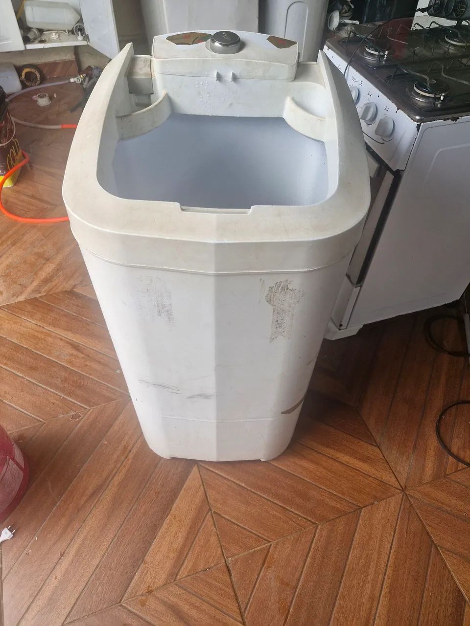 Tanquinho suggar 12kg esta sem tampa porem funciona perfeitamente retirada novo gama 