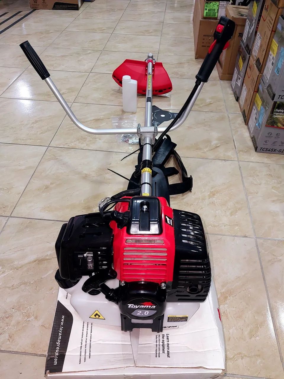 Roçadeira Toyama 52cc e 2hp Nova e com garantia - Jardinagem e