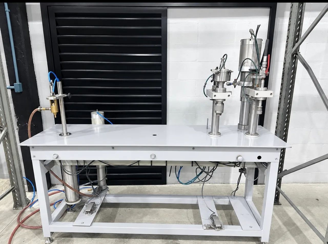 Máquina de envasar aerossol semiautomática marca TEKNIZA - Foto 2
