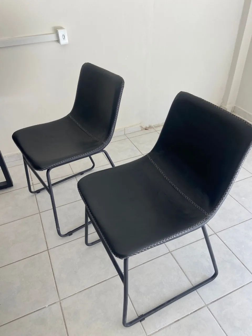 Mesa escrit ório e cadeiras - Foto 2