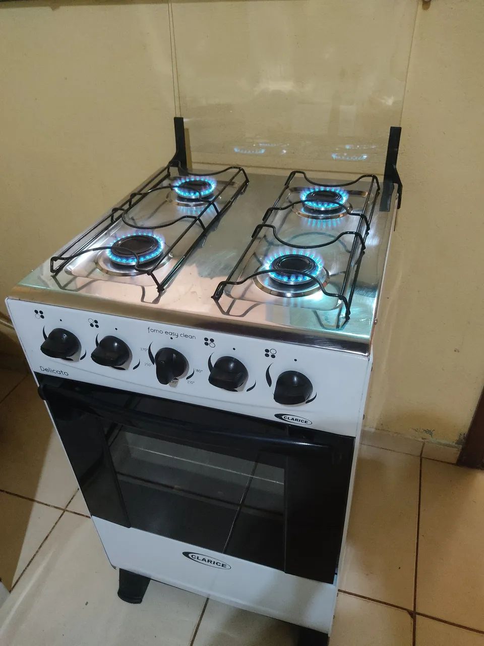 Fogão conservado 