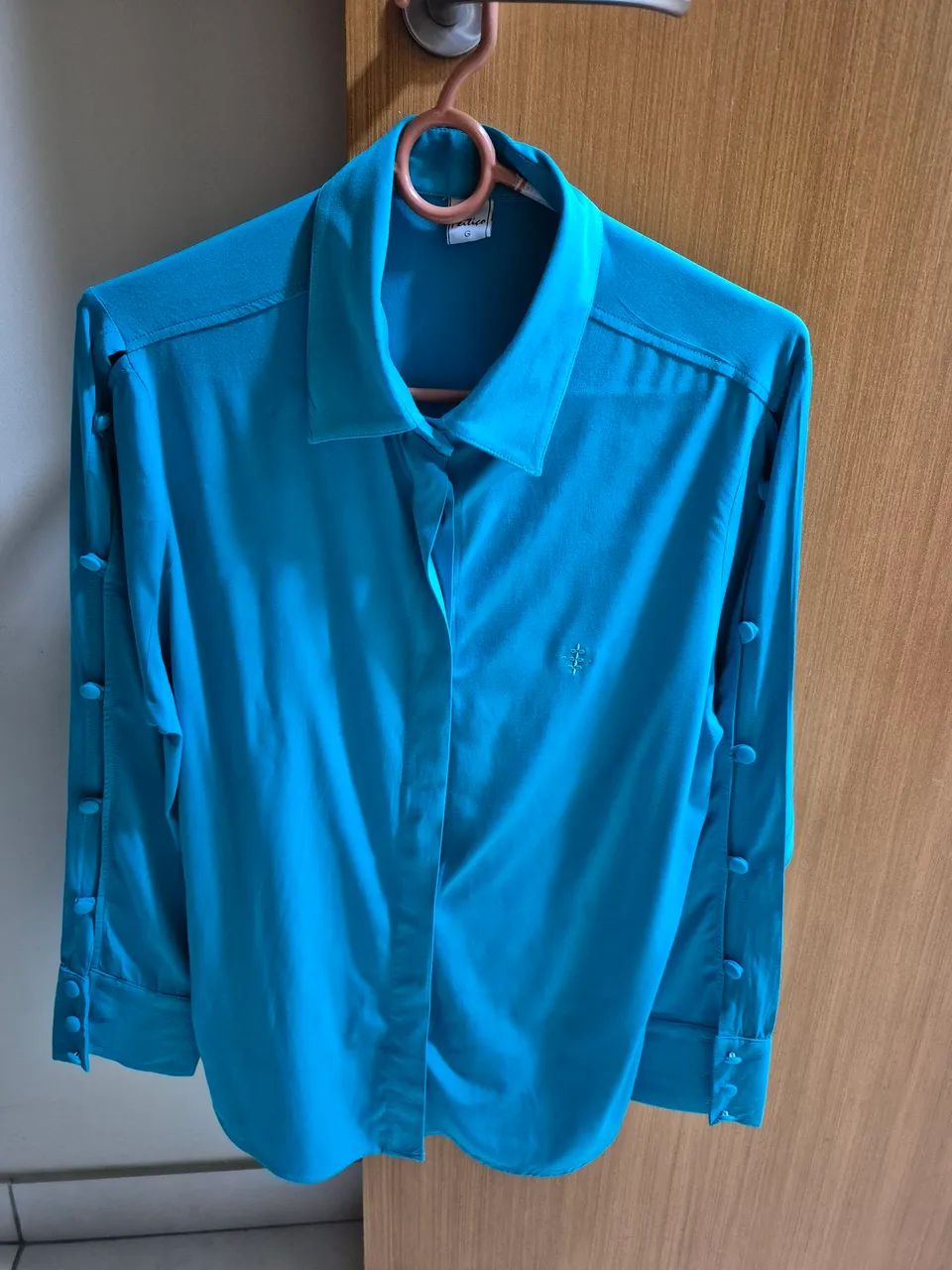 Camisa feminina manga comprida azul