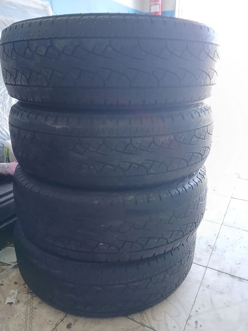 Vende-se esse  4 pneu semi novo - Foto 4