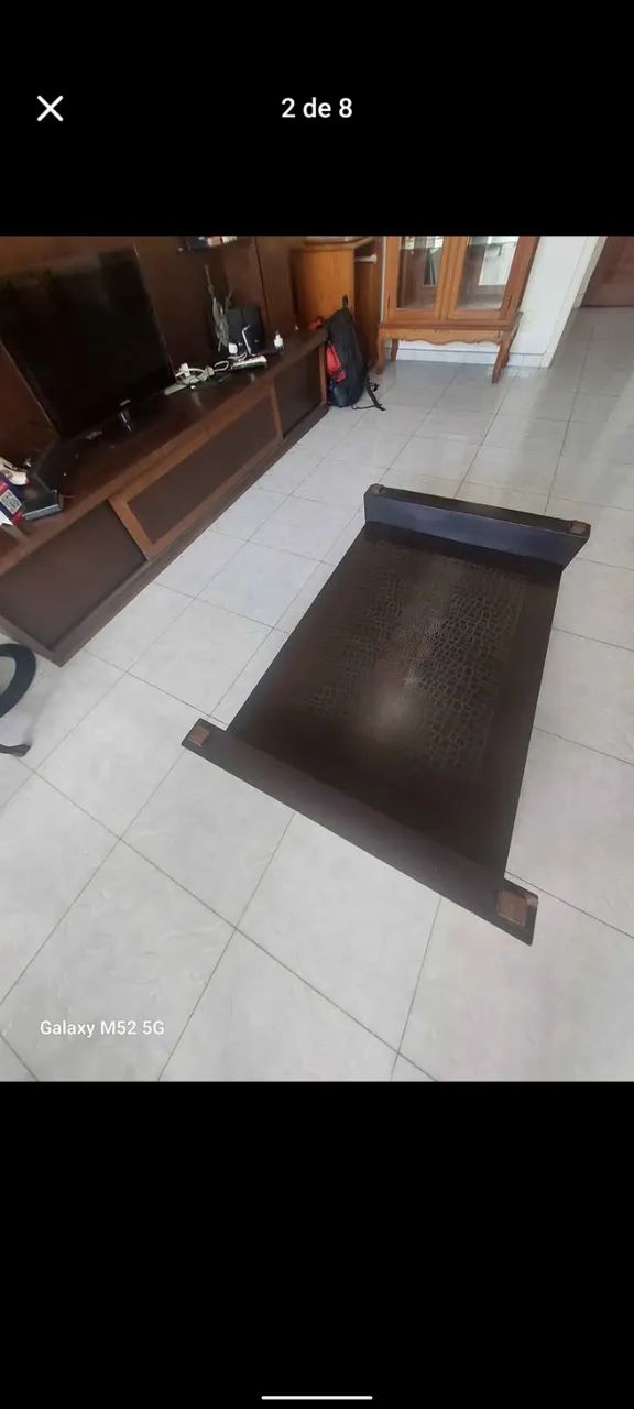 Mesa de centro em madeira maciça trabalhada. - Foto 3