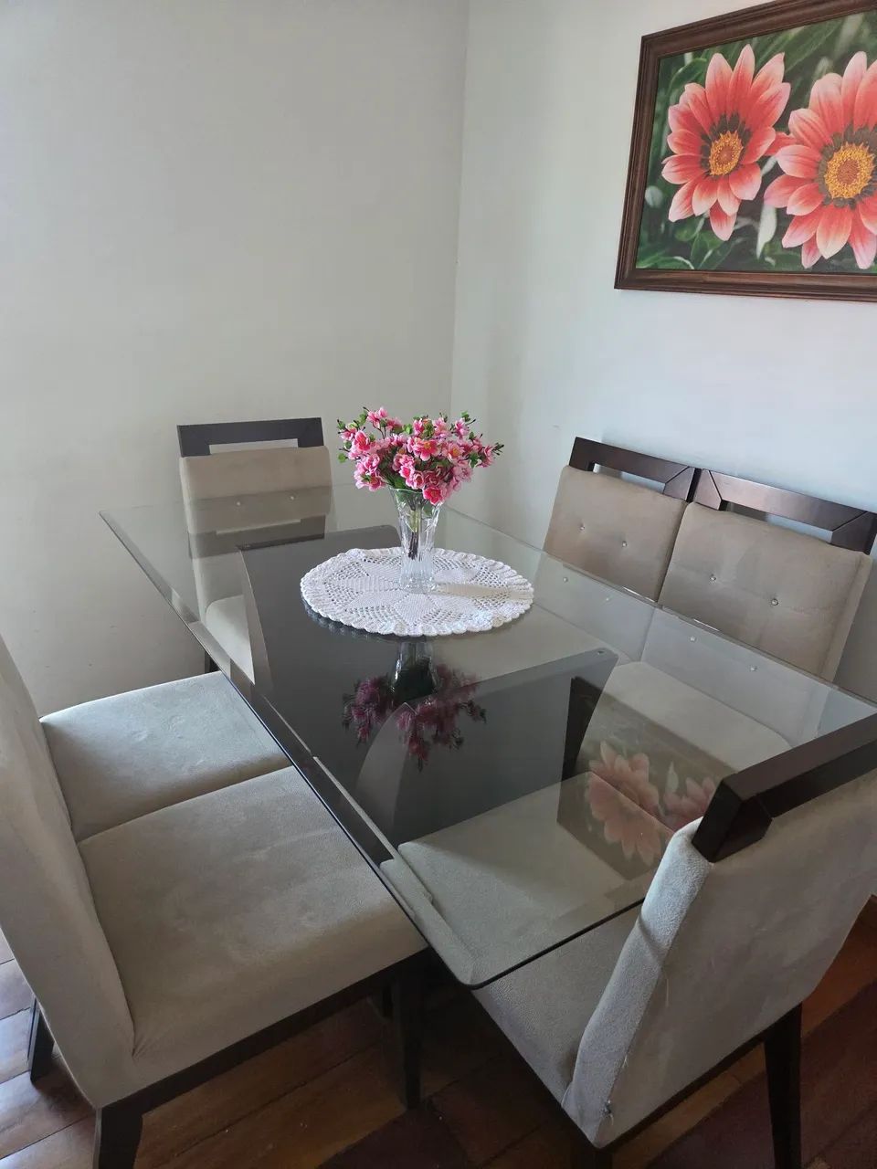 Mesa com 6 cadeiras