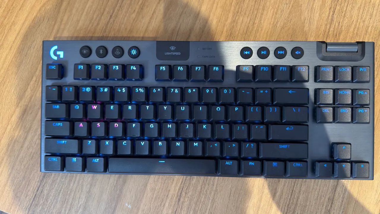 Teclado Mecânico Logitech G915 TKL