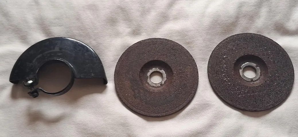 Flange de 4 polegadas para esmerilhadeira/lixadeira e 2 discos de corte novos.  - Foto 3