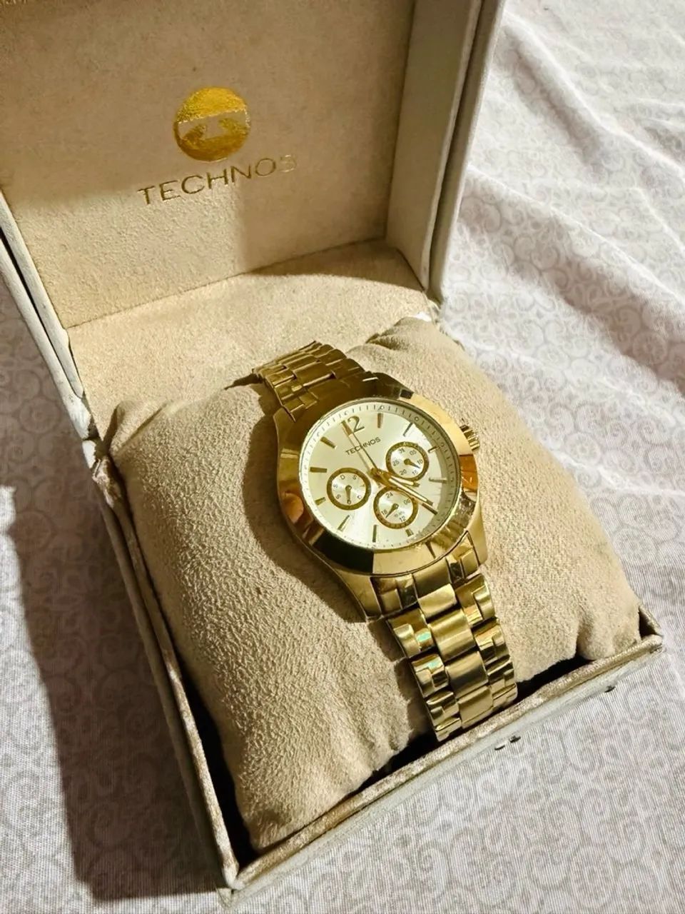 Relógio dourado