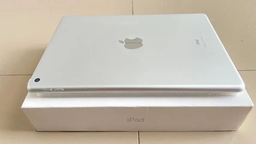 IPad de 8ª geração (32GB, Prateado / Silver)  - Foto 2