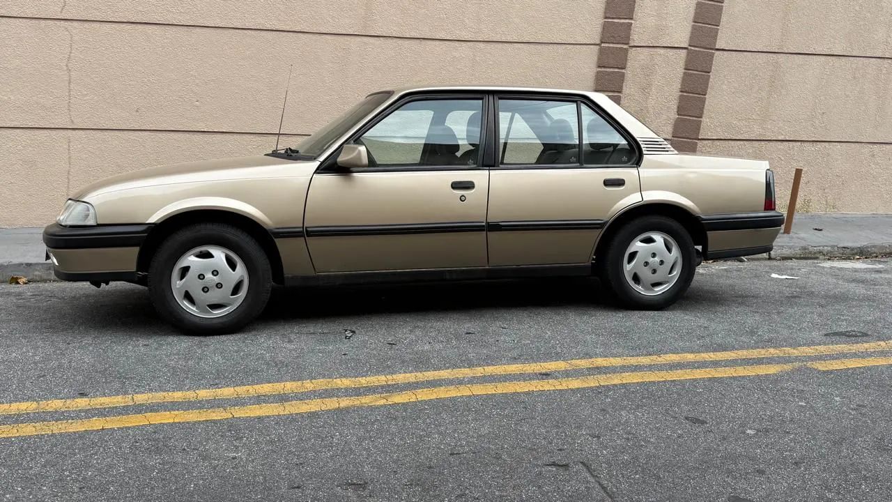 Chevrolet Monza GLS/ Hi-tech 2.0 EFI 2P E 4P 1995