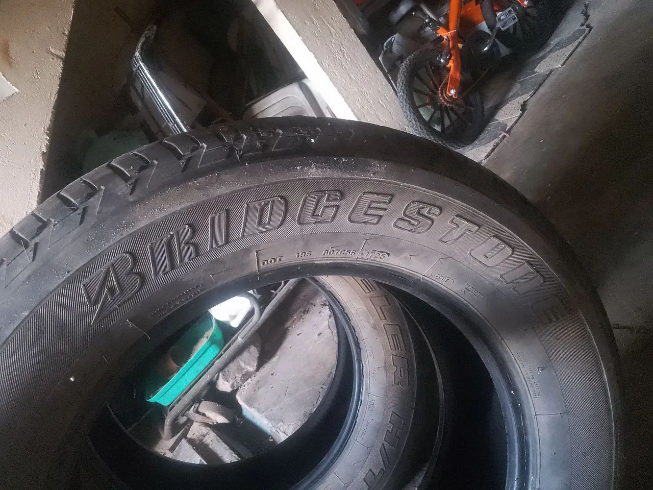 Pneus Bridgestone 265/60R18 - Foto 2
