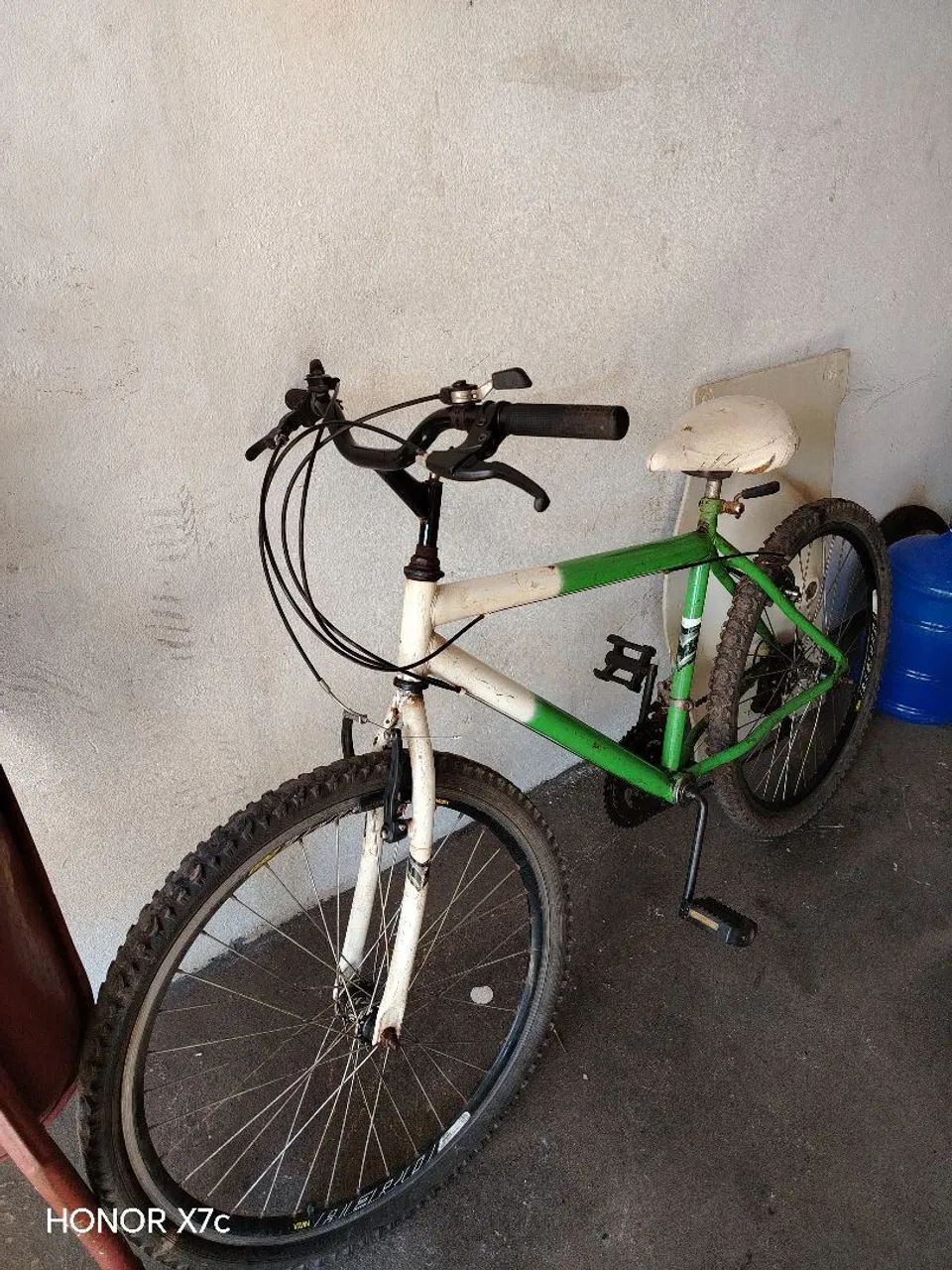 Duas bicicletas aro 26! Obs : 150$ cada uma.... 