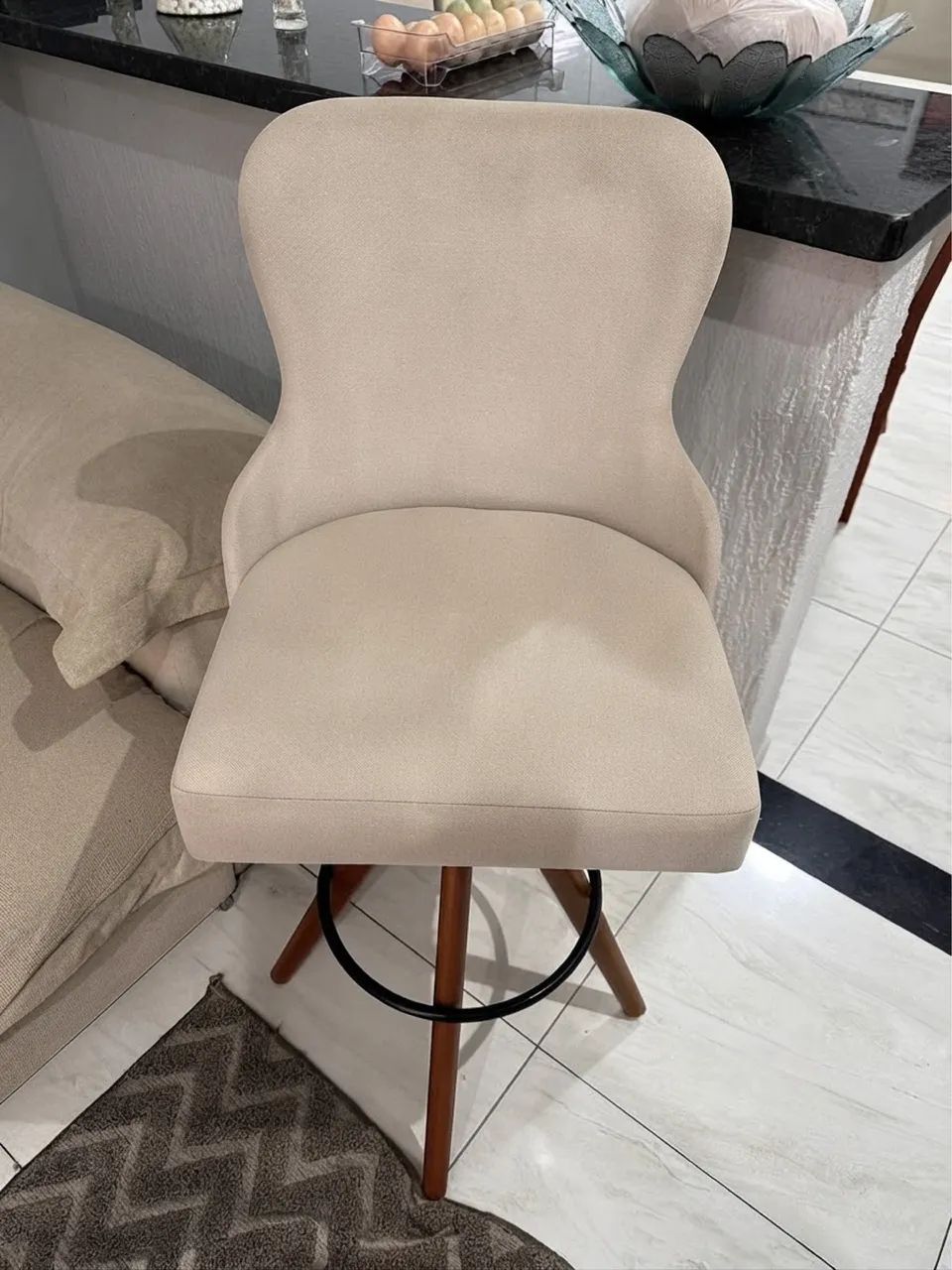Conjunto 4 Banquetas Giratórias Estofadas em Suede - Foto 3