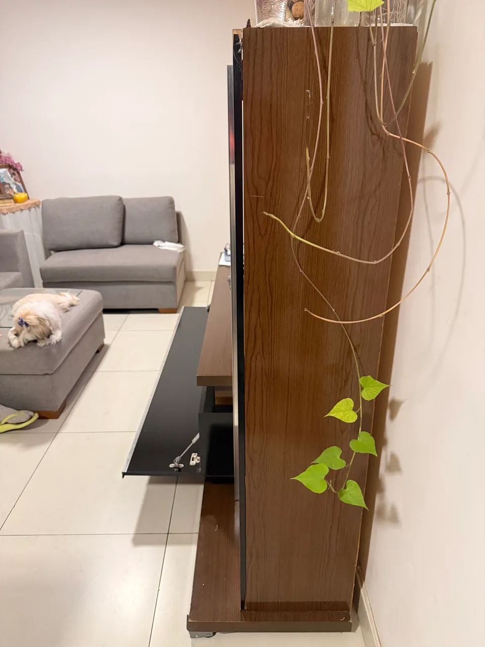 Rack para TV espaçoso, com armários e excelente conservação - Foto 4